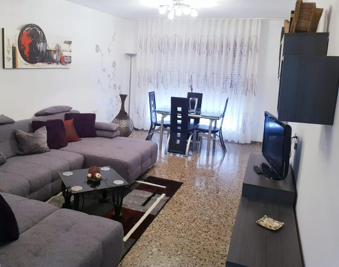 Piso Amplio De 3 Habitaciones, 2 Banos, Ascensor Y Parking Буриана Екстериор снимка