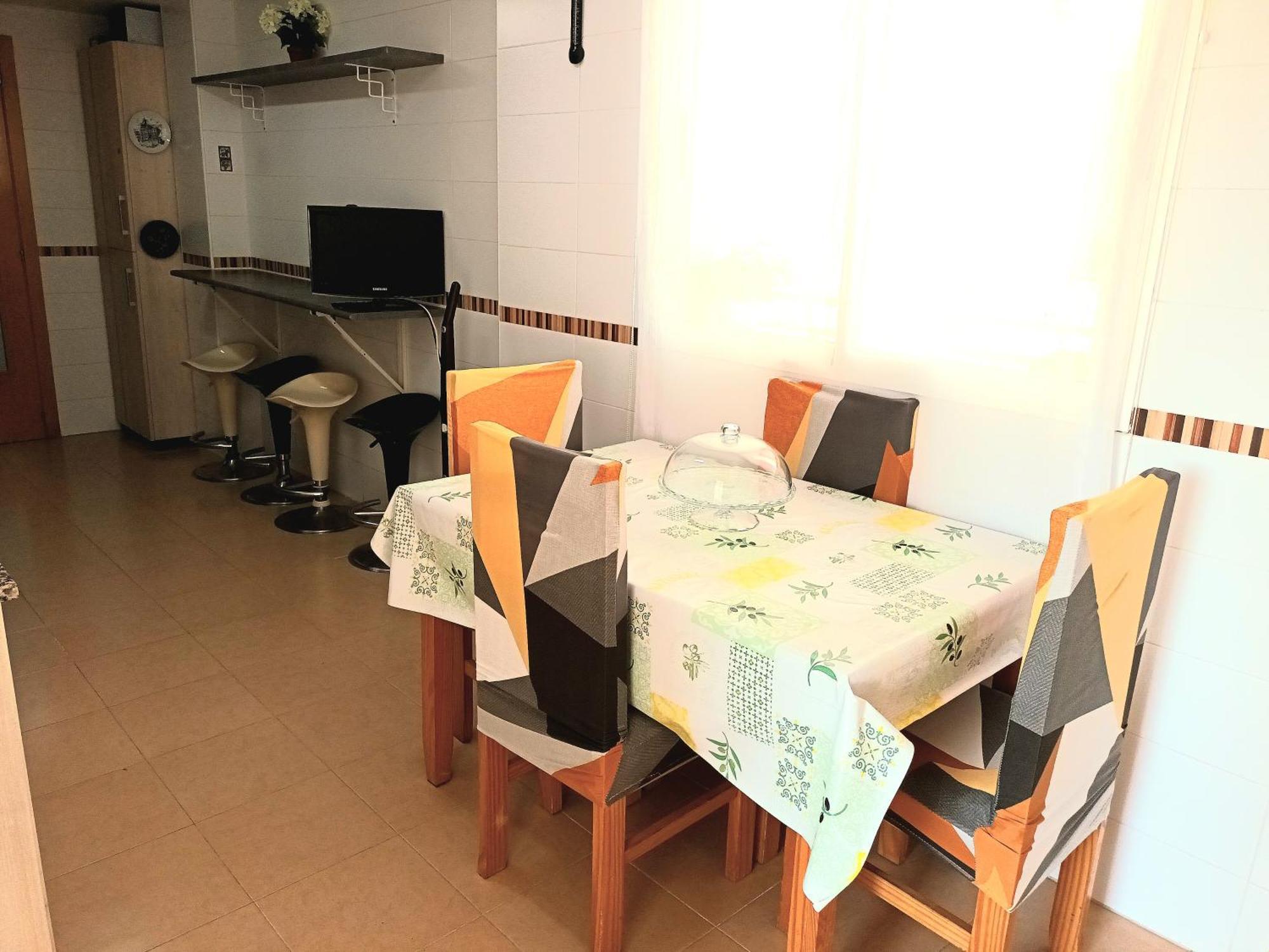 Piso Amplio De 3 Habitaciones, 2 Banos, Ascensor Y Parking Буриана Екстериор снимка