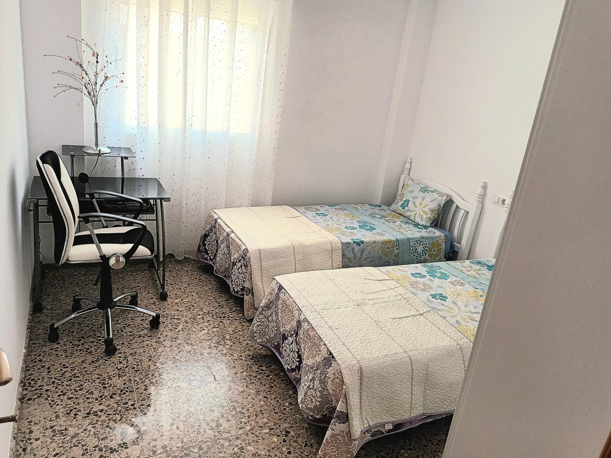 Piso Amplio De 3 Habitaciones, 2 Banos, Ascensor Y Parking Буриана Екстериор снимка