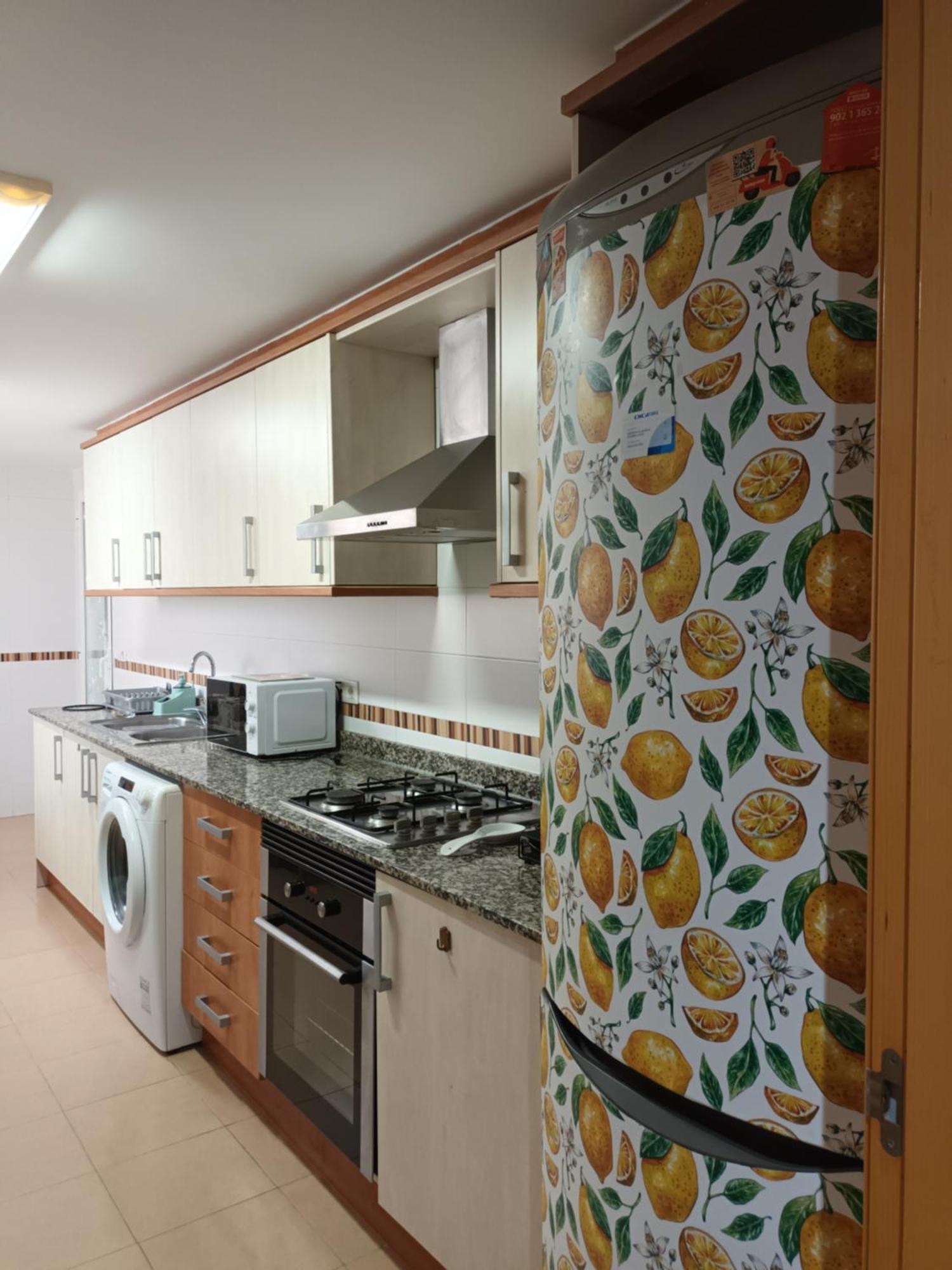 Piso Amplio De 3 Habitaciones, 2 Banos, Ascensor Y Parking Буриана Екстериор снимка