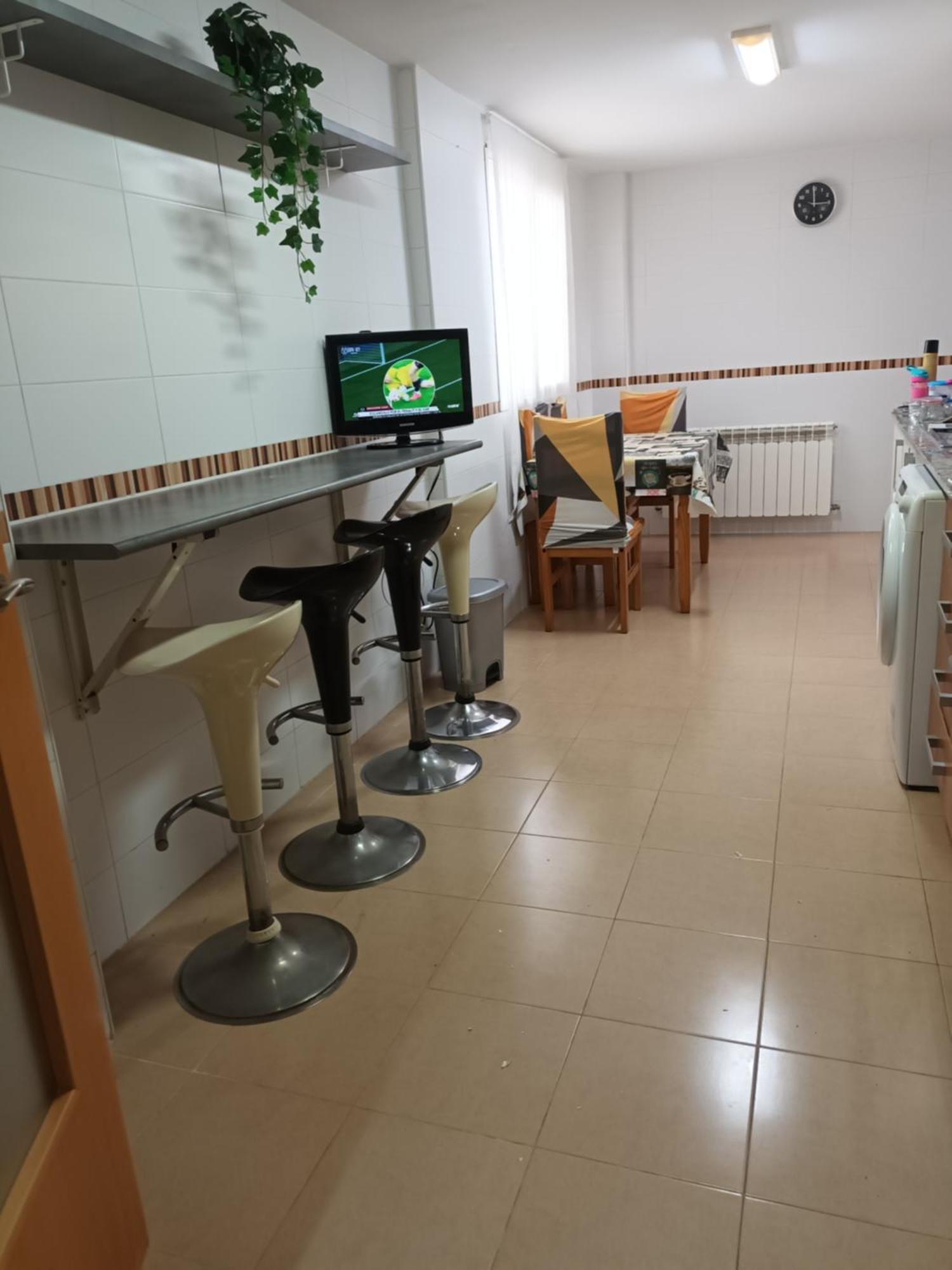 Piso Amplio De 3 Habitaciones, 2 Banos, Ascensor Y Parking Буриана Екстериор снимка